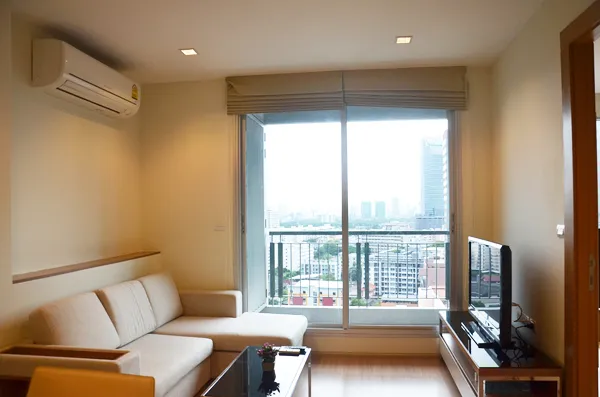 Bright <strong>Ratchada apartment with great view</strong>