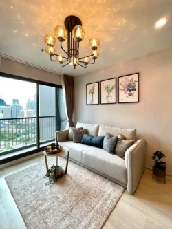 Life One Wireless <strong>Ploenchit Phloen Chit apartment condo flat for rent</strong>